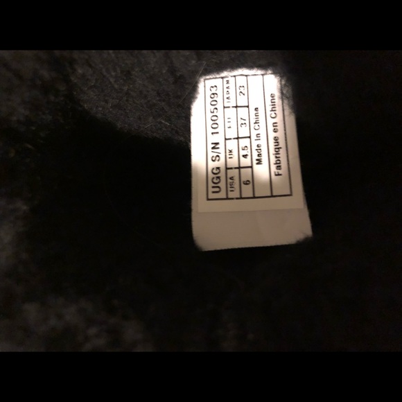 Ugg Classic Short Waterproof Boots size 6 - Picture 7 of 8